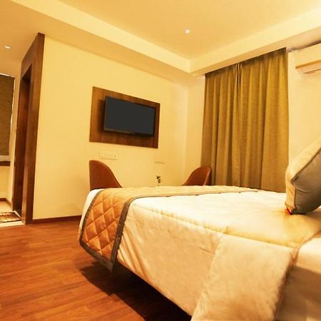 Super Hotel O Nar Comforts Near Ksr Railway Station Бангалор Экстерьер фото